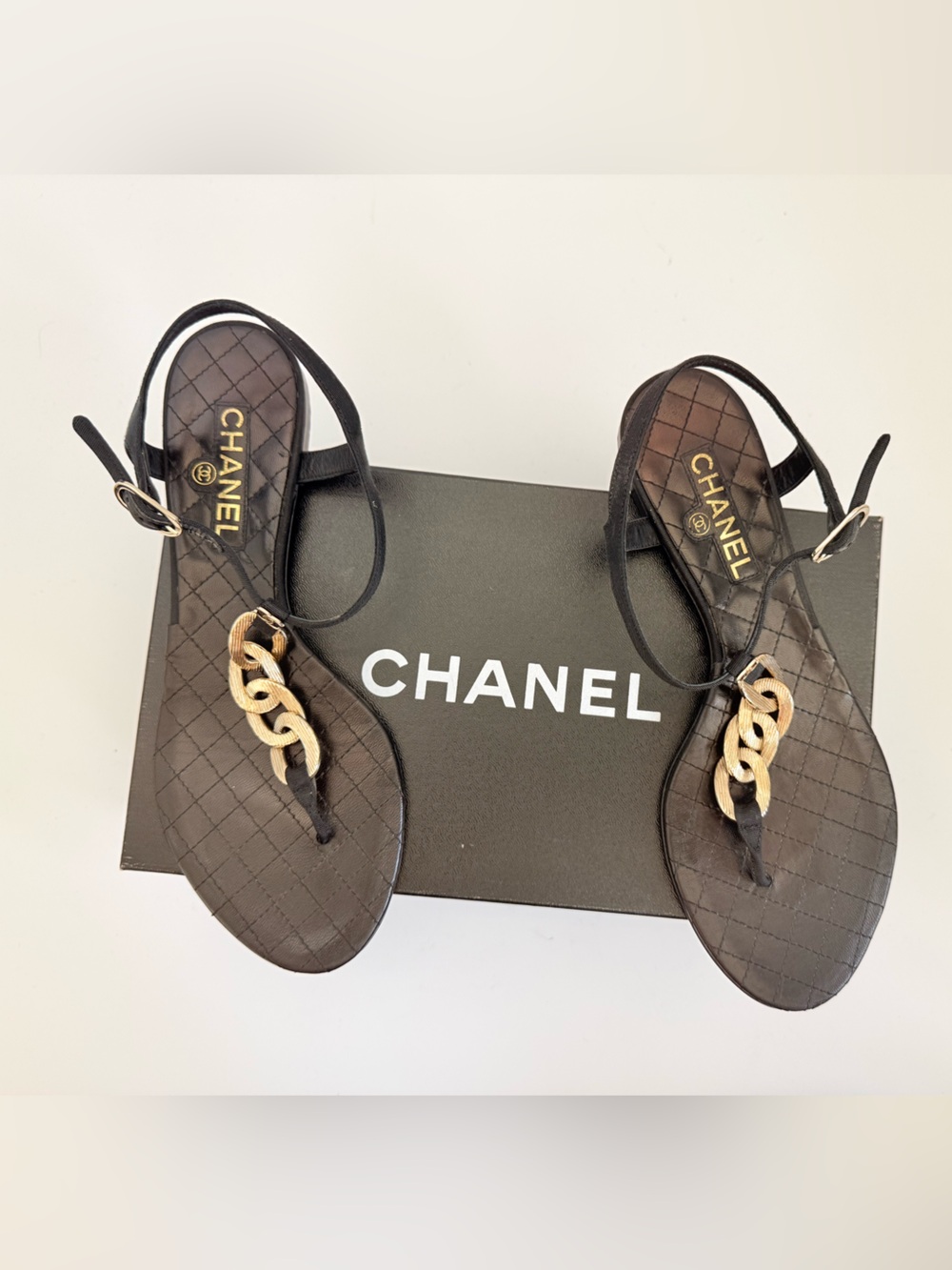 CHANEL 09P Black Quilted Leather Gold Chain CC Thong Sandals EU 38